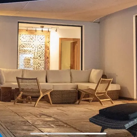Вилла Casa Mila With Heated Pool In El Roque